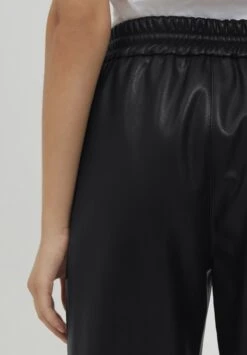 OXMO PAULIA - Spodnie Materiałowe - Black 12 OXMO PAULIA - Spodnie Materiałowe - Black -Oxmo 024a016e47f14c8d9d6bca647f89905b