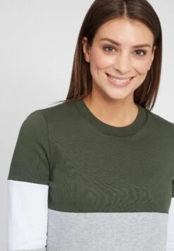 OXMO OXOMAYA - Bluza - Climbing Ivy -Oxmo 2fe48227bf6143f5bd2b2977d5a5053e