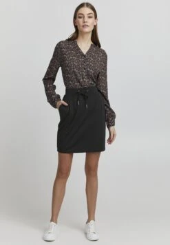 Oxmo -Oxmo 51db7212f2a44c51a3948821bb6d4045