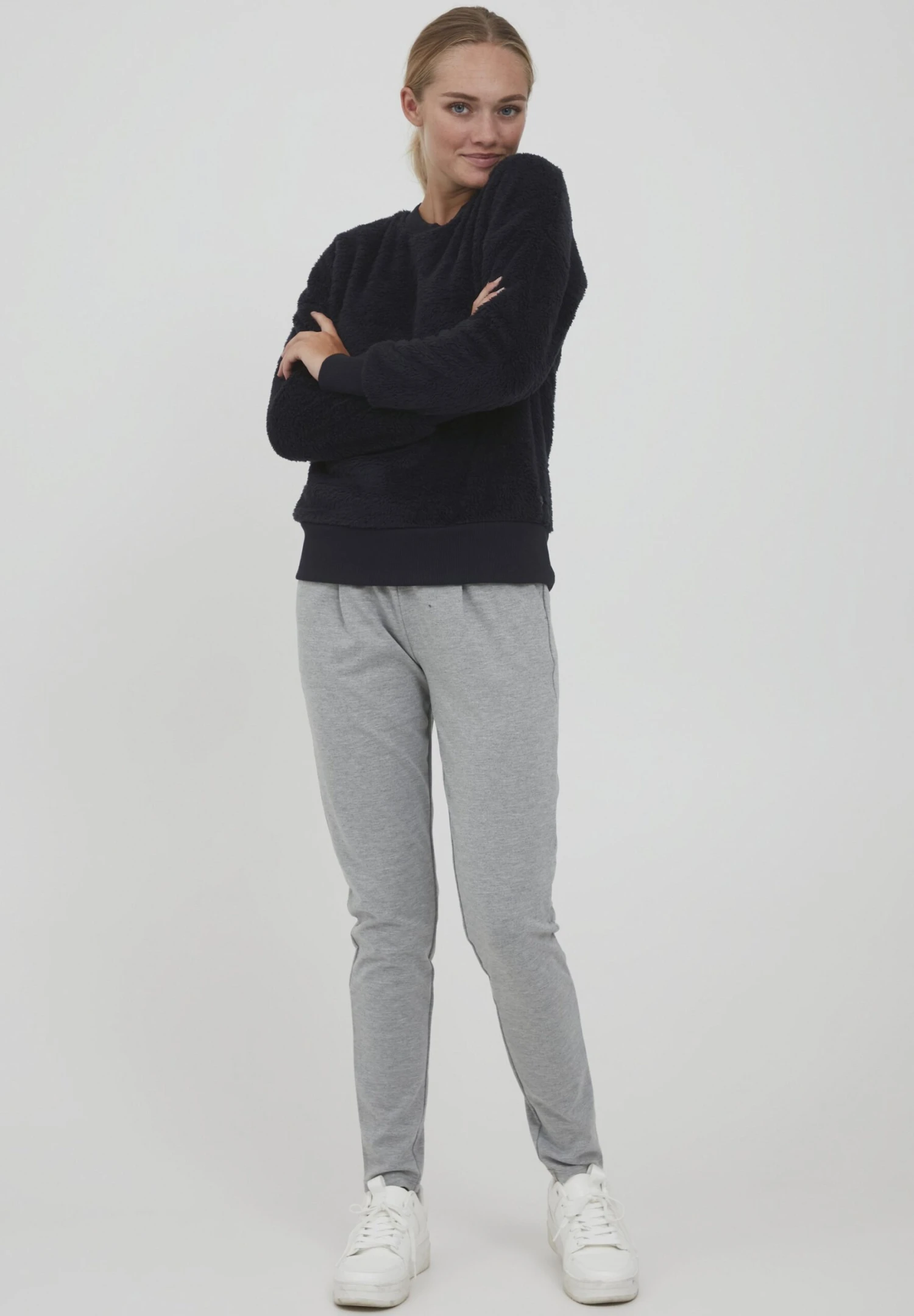 OXMO OXANNICA - Sweter - Total Eclipse 4 OXMO OXANNICA - Sweter - Total Eclipse - obrazek 2