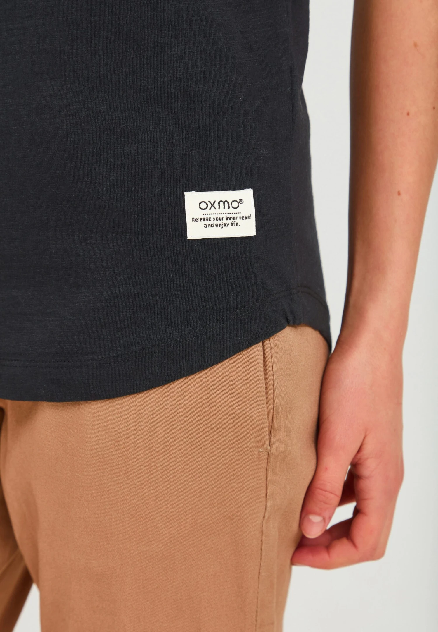 OXMO OXLYDI - T-shirt Basic - Black 7 OXMO OXLYDI - T-shirt Basic - Black - obrazek 5