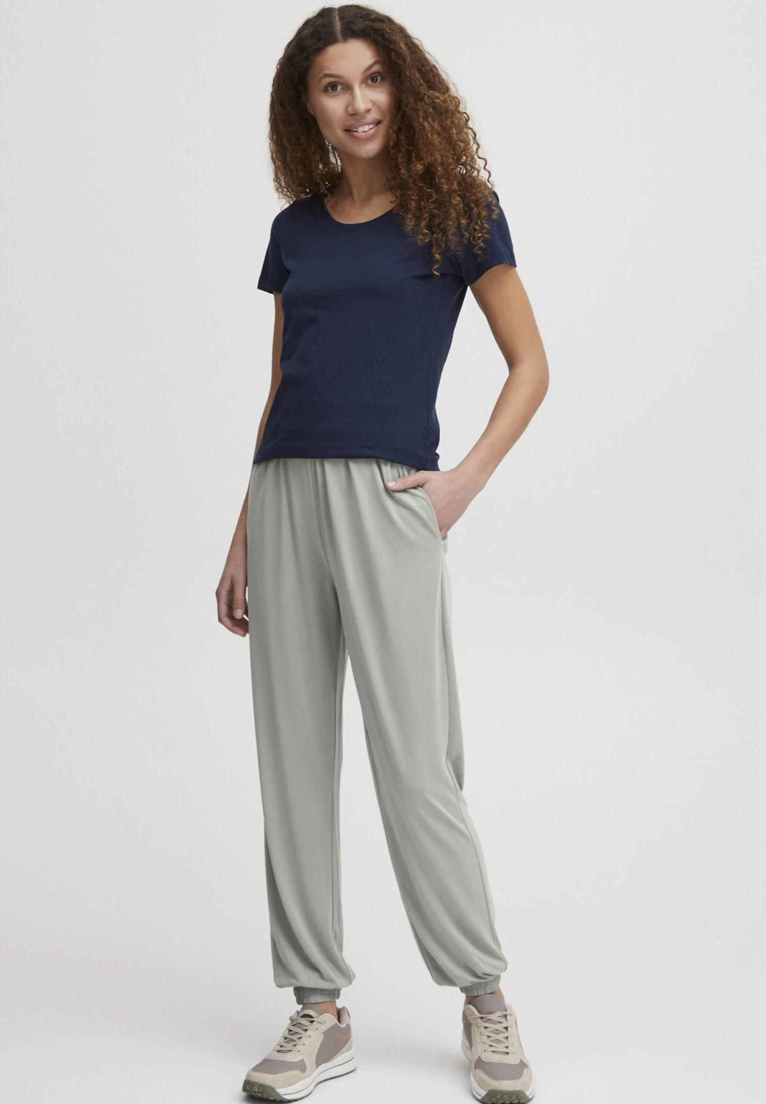 OXMO BRIANNA - Spodnie Treningowe - Seagrass 4 OXMO BRIANNA - Spodnie Treningowe - Seagrass - obrazek 2