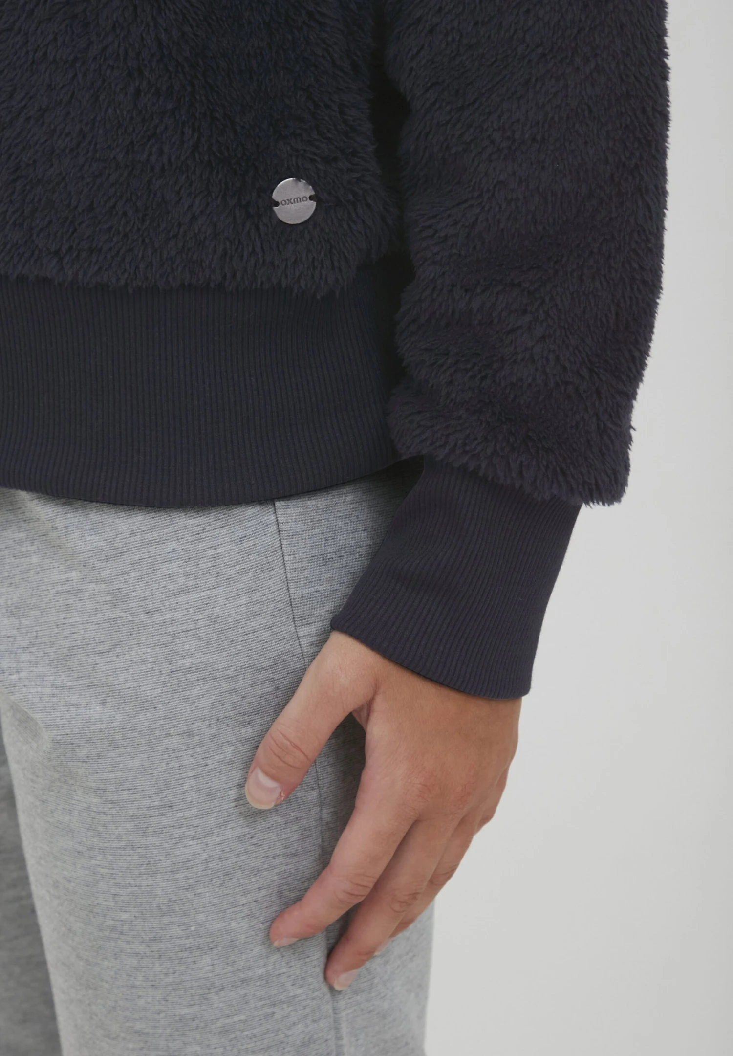 OXMO OXANNICA - Sweter - Total Eclipse 7 OXMO OXANNICA - Sweter - Total Eclipse - obrazek 5